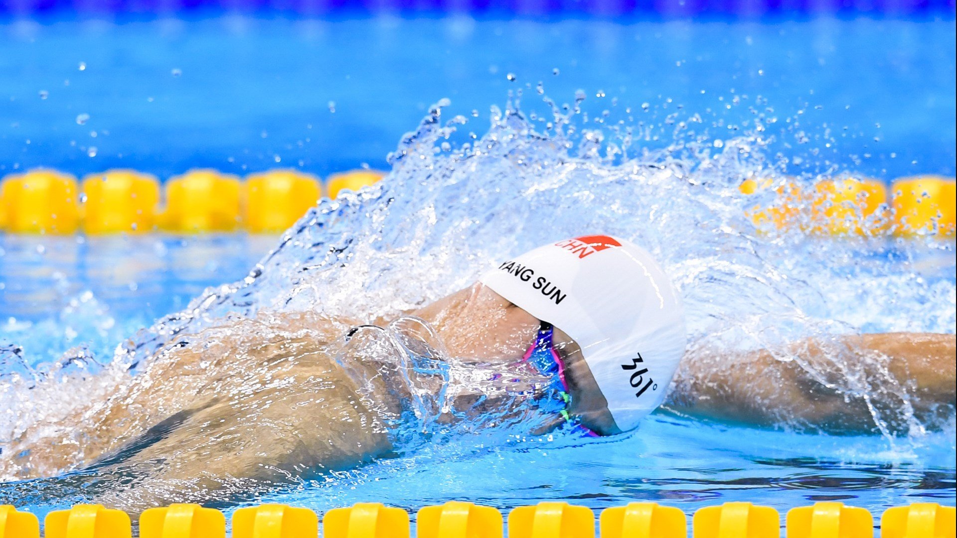 《虚拟现实电竞：沉浸式体验开启新篇章》，虚拟现实技术给电竞赛事带来的创新